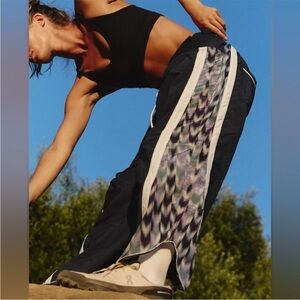 ▪️NWT FREE PEOPLE Champ Is Here Printed Pants Amethyst Chevron Print